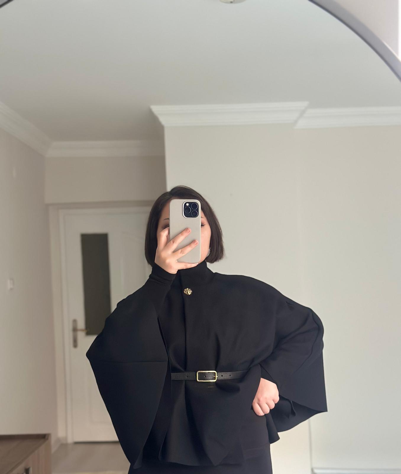 Gold Düğme Detaylı Kemerli Panço Siyah