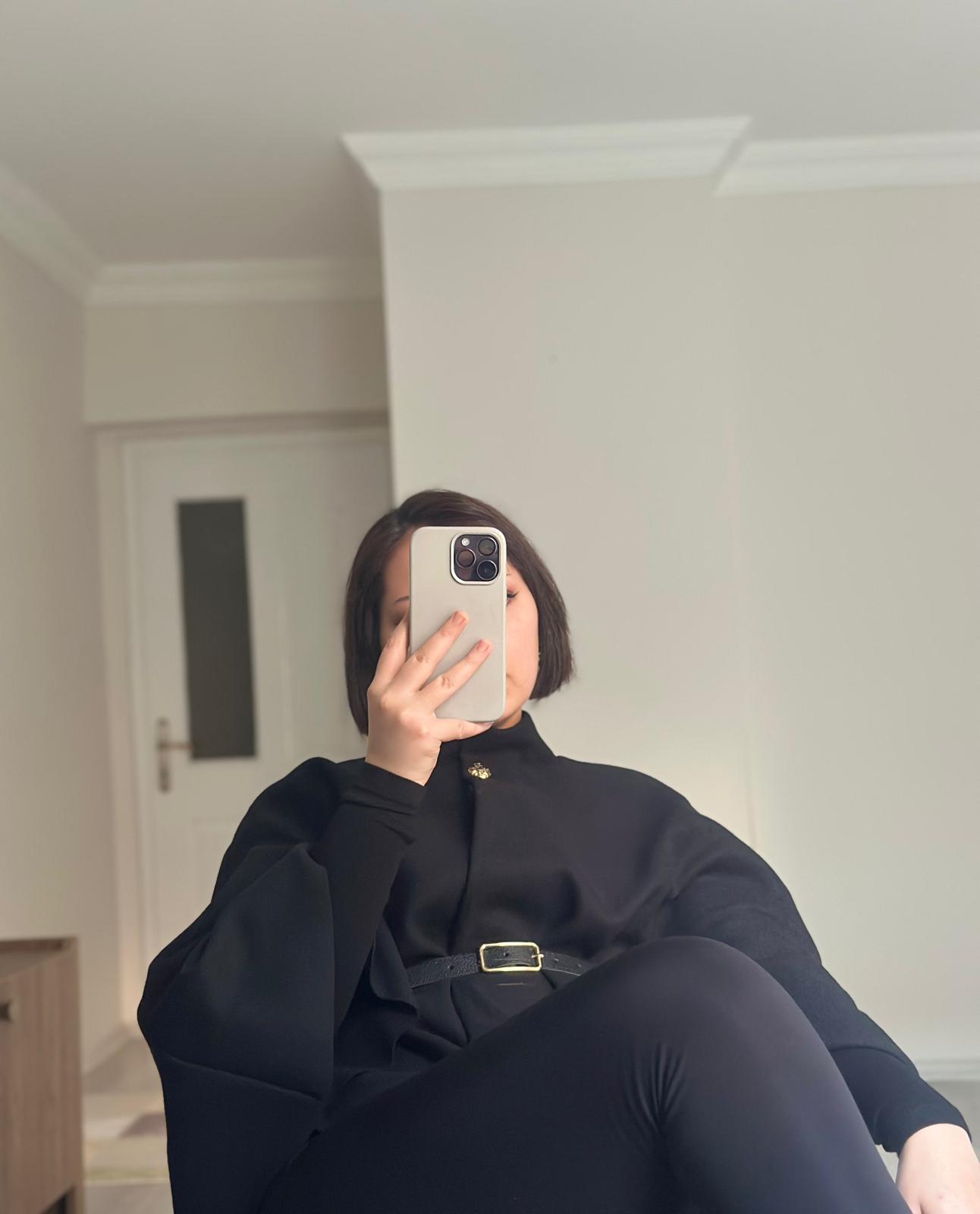 Gold Düğme Detaylı Kemerli Panço Siyah